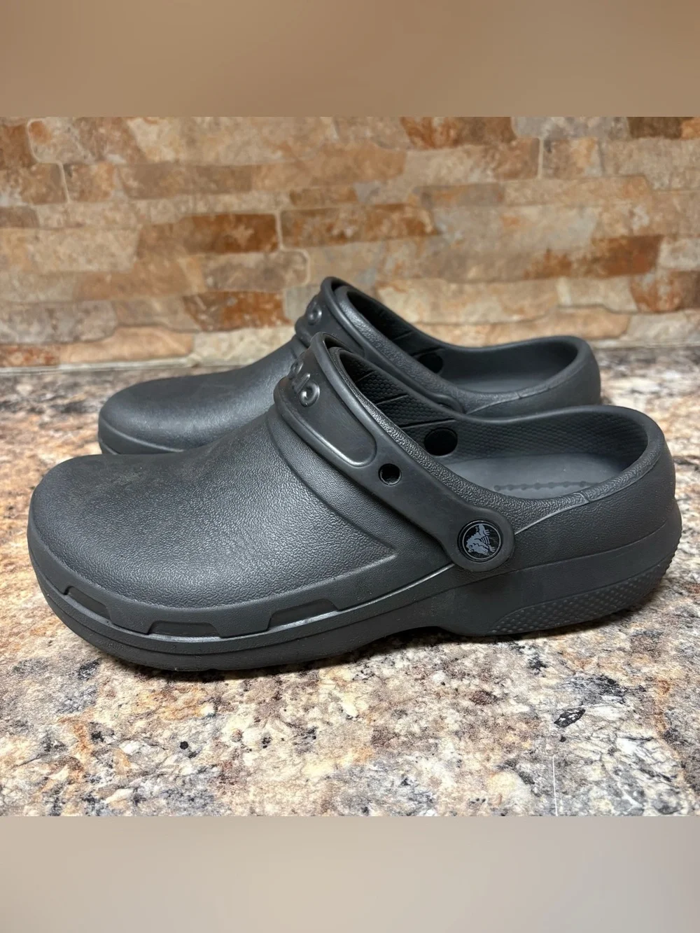 CROCS ICONIC COMFORT BLACK CLOGS Men’s Size 8 Women’s Size 10